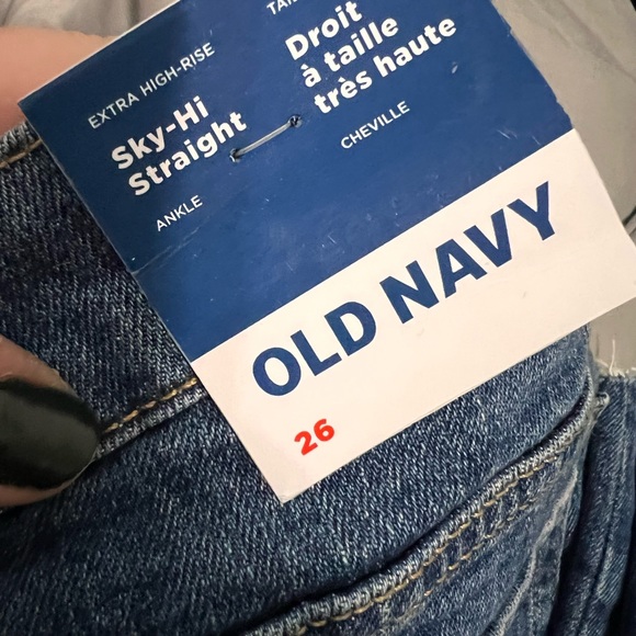 BNWT Old Navy straight leg denim size US 26 (runs small). Lightly frayed at hem. - Picture 3 of 3